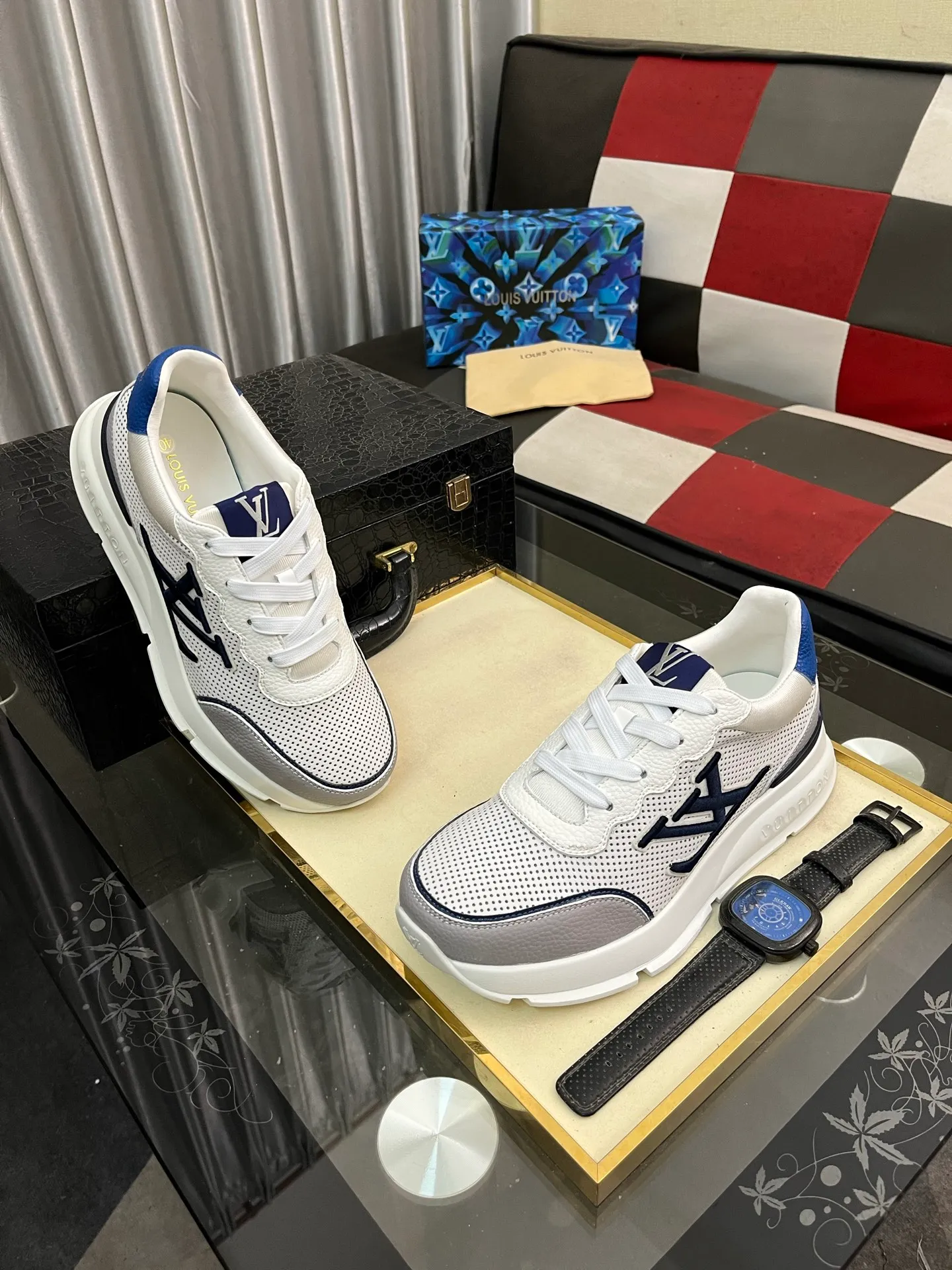 Men's shoes 💰440⌚️⌚️【LOUlS VUlTTON】Louis Vuitton ~ unique and casual style. LV counter purchasing 🏃casual shoes😍😍 are on sale at the men's counter at the same time. Italian imported brands select top-layer Italian cowhide. 🐑Sheepskin lining (refuses to discolor and rub feet) Sole: Original sole specially provided by the original factory 🎬Better in kind Code number: 38-446⃣️Color selection